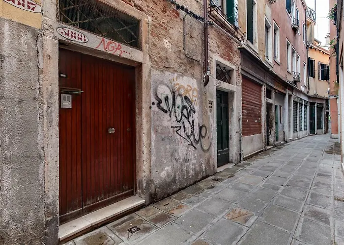 Charming Castello Apartments By Wonderful Italy