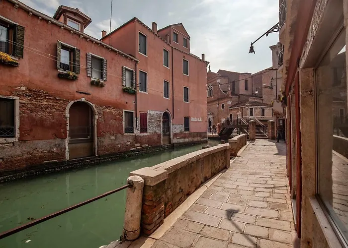 Charming Castello Apartments By Wonderful Italy